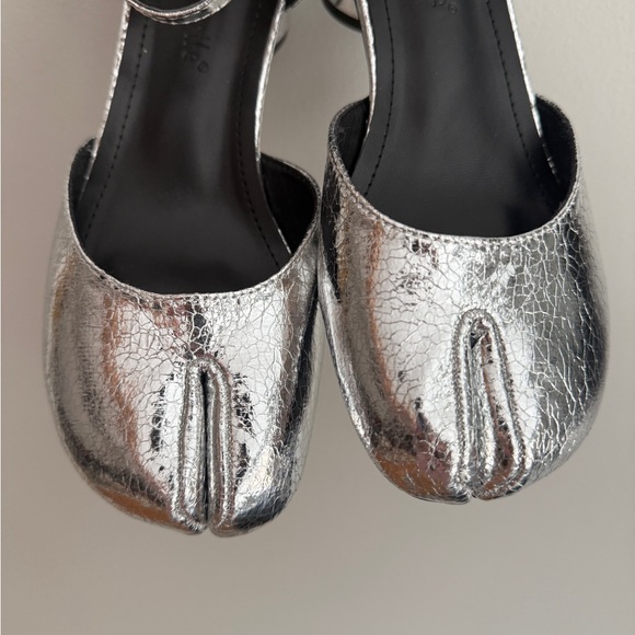 NWOB Silver Metallic Tabi-Inspired Mary Jane Heels - Picture 3 of 6